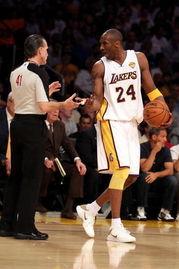 裁判爆料科比视频,裁判亲述赛场瞬间，揭秘传奇巨星赛场风采